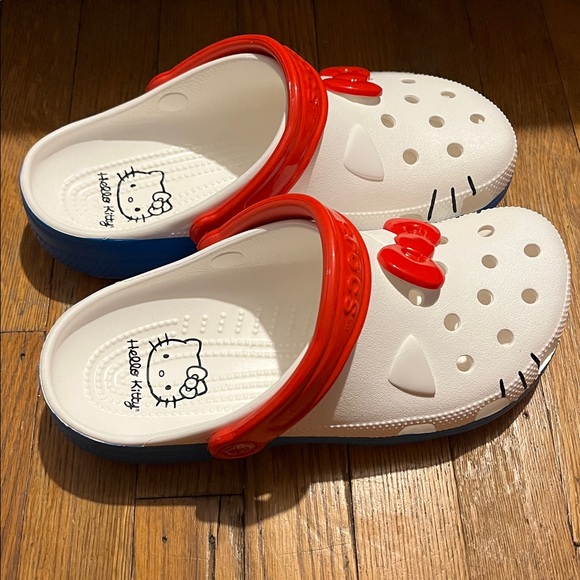 CROCS Hello Kitty Women's Clogs - Picture 7 of 9